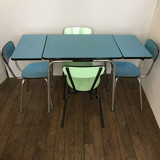 Vintage table in pool blue formica