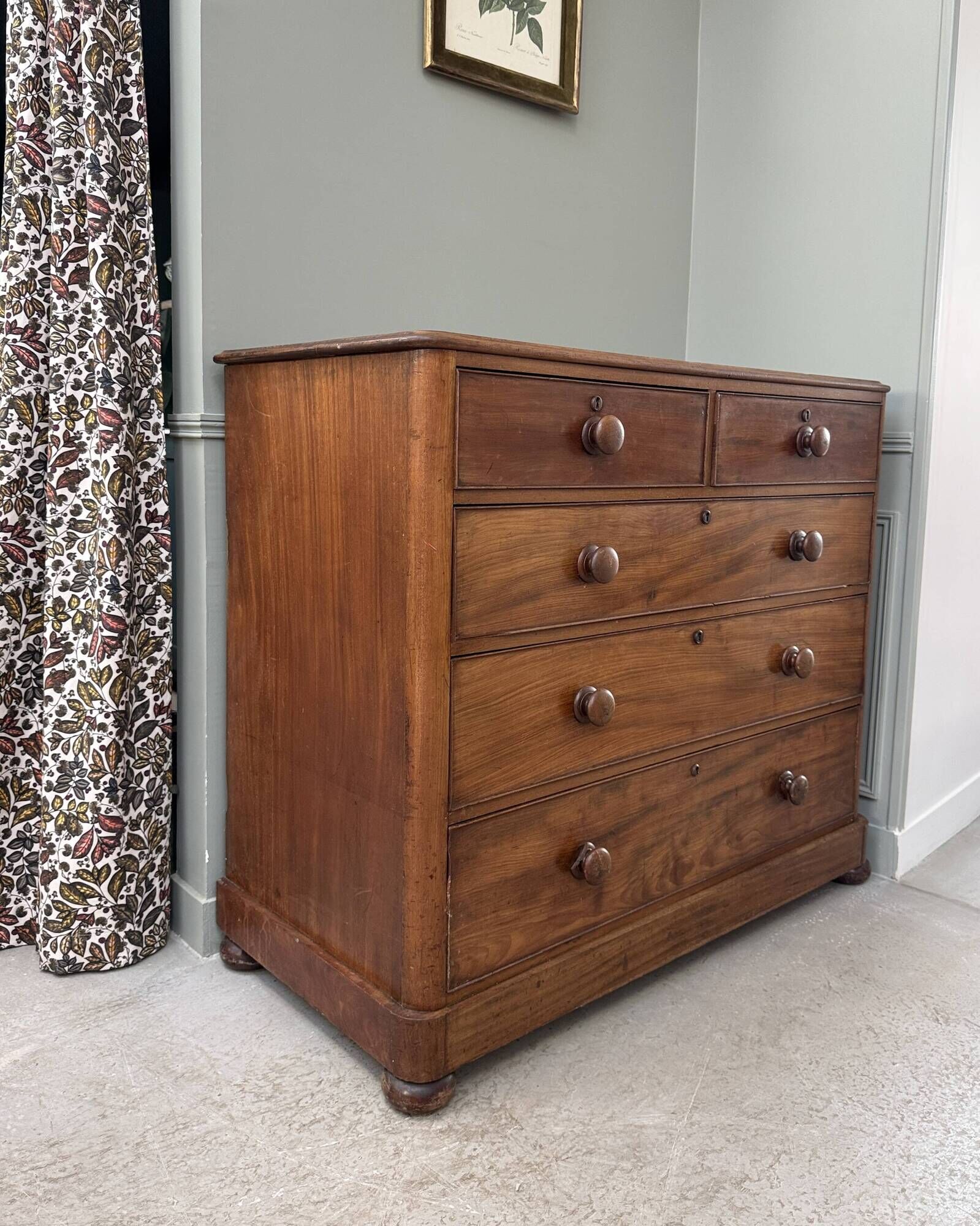 Large Victorian English mahogany chest of drawers (renovated)