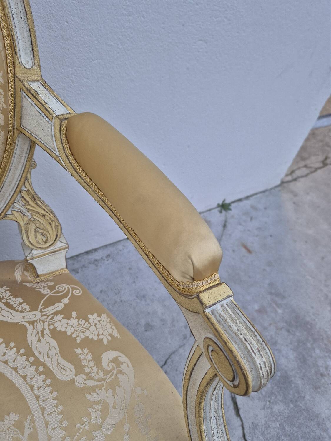 Louis XVI style cabriolet armchair with decorated medallion