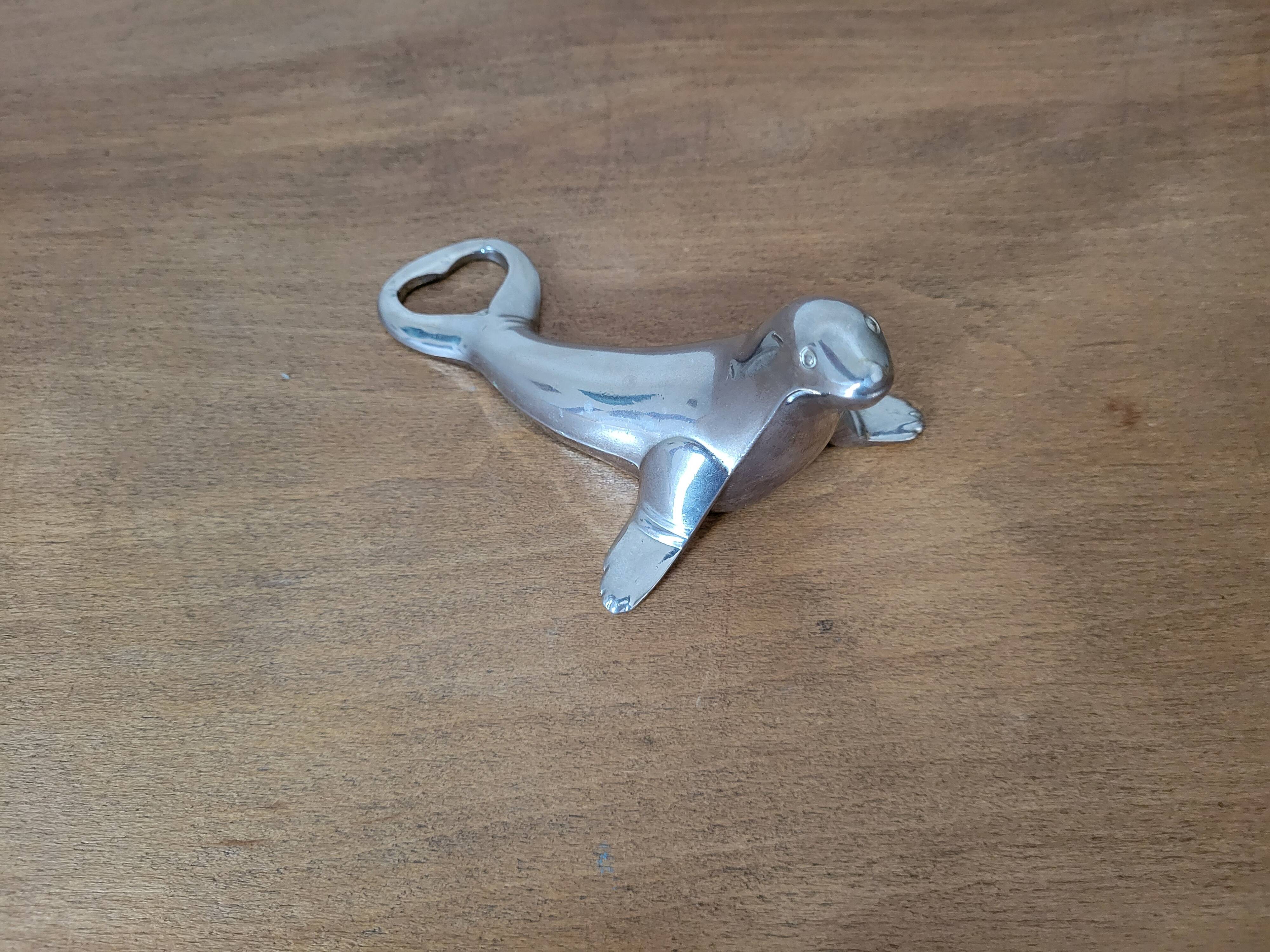 Zoomorphic decapsulator sea lion