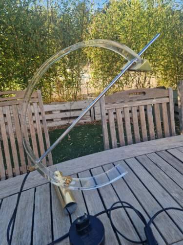 Modernist table lamp in plexiglass metal and brass TECA ITALIA circa 1980