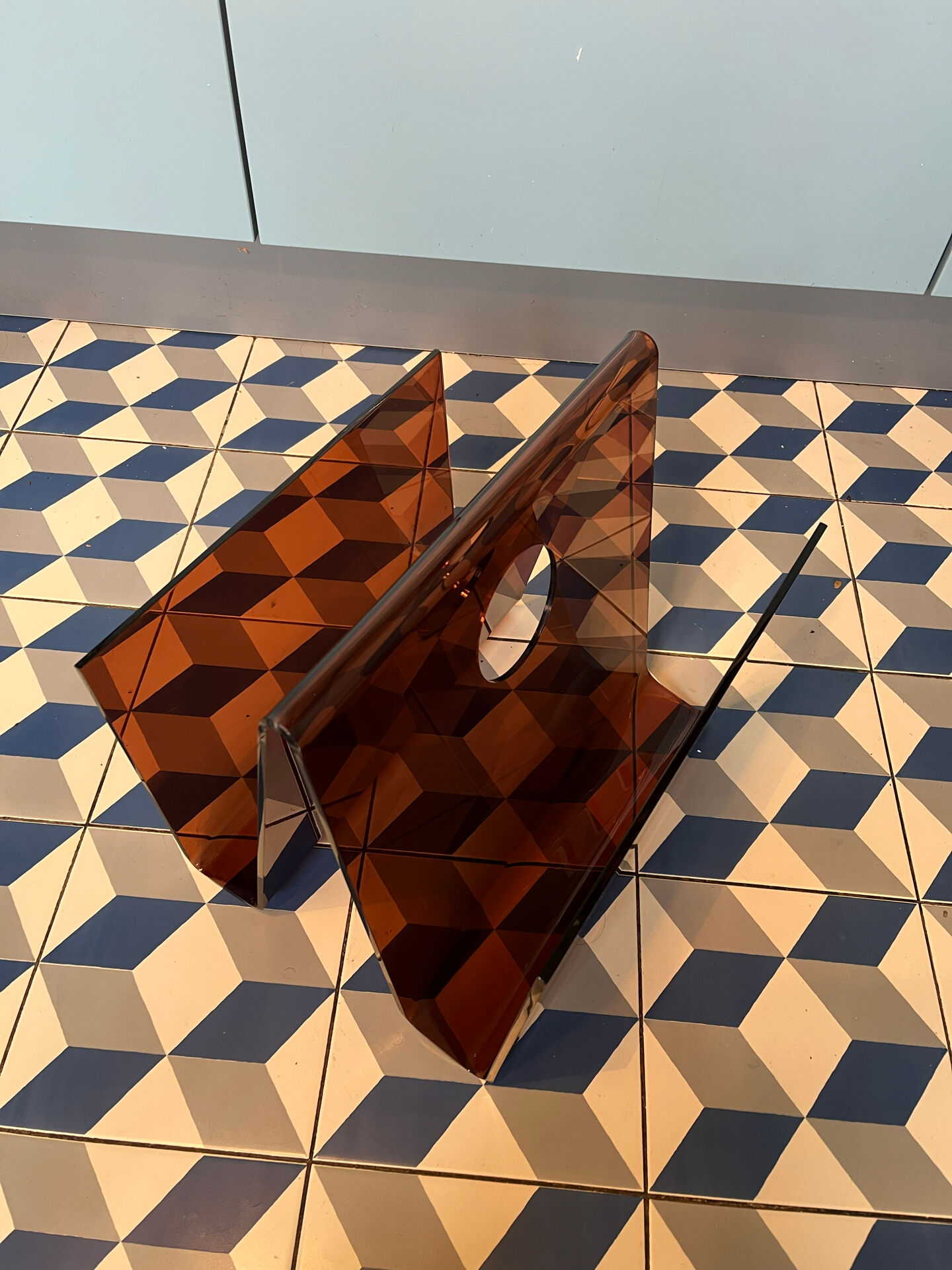 Magazine holder Michel Dumas smoked Plexiglas