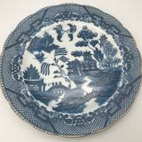 Ancienne assiette en faïence avec décor de paysage d’asie 19,5 cm