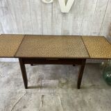 Extendable farm table