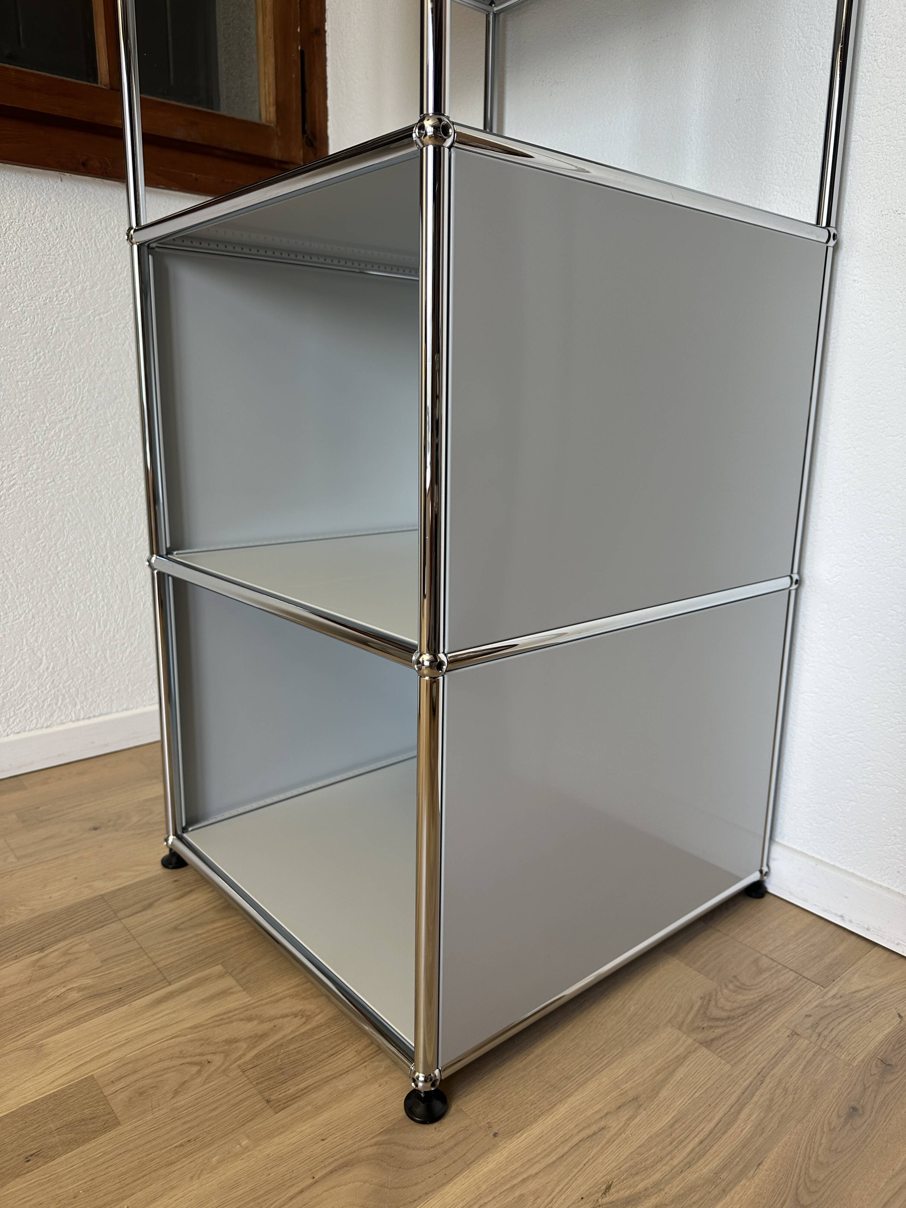 USM Haller shelf in light grey