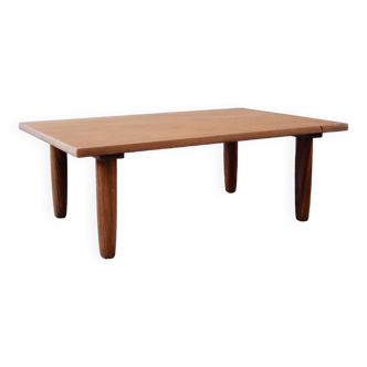 Table basse scandinave en bois nervuré