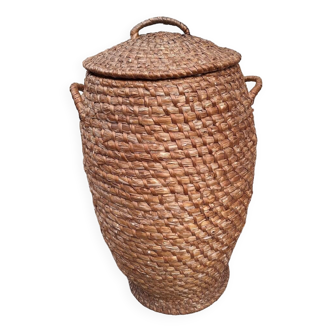 Woven straw basket