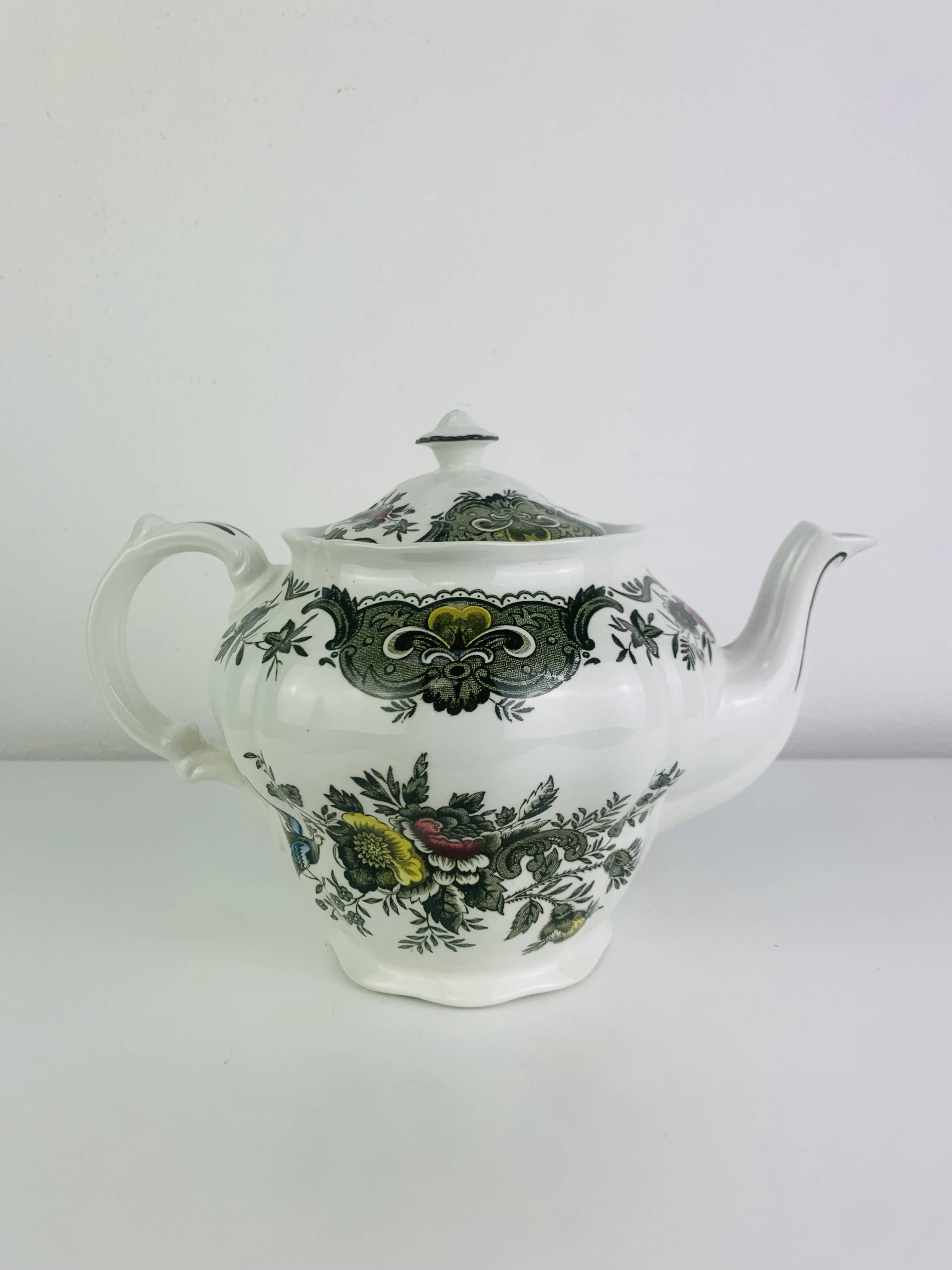 Windsor tea service Ridgway Staffordshire English earthenware, 6 cups