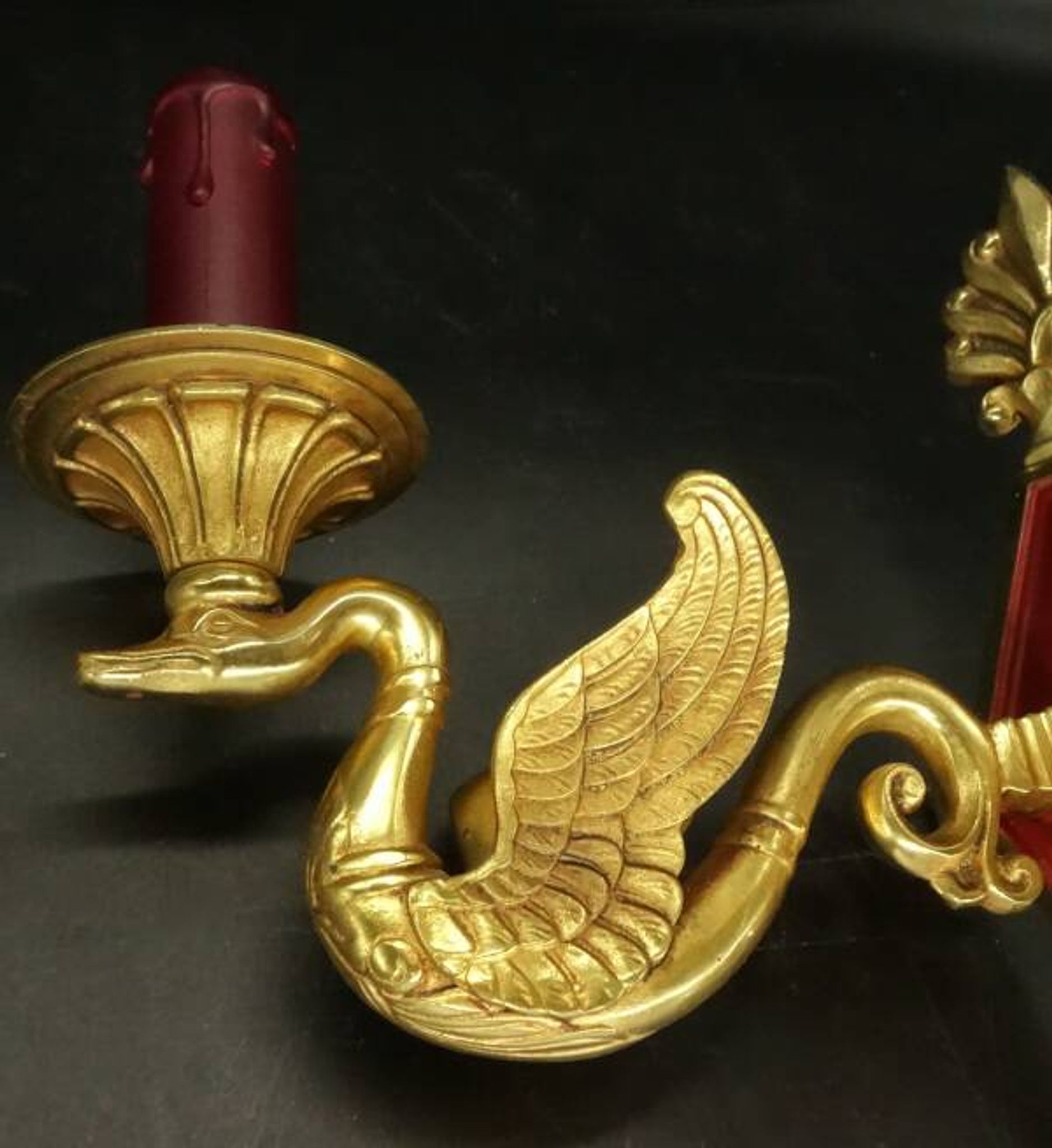 Pair of Empire style wall sconces with swans from Petitot - bronze & bordeaux patina.