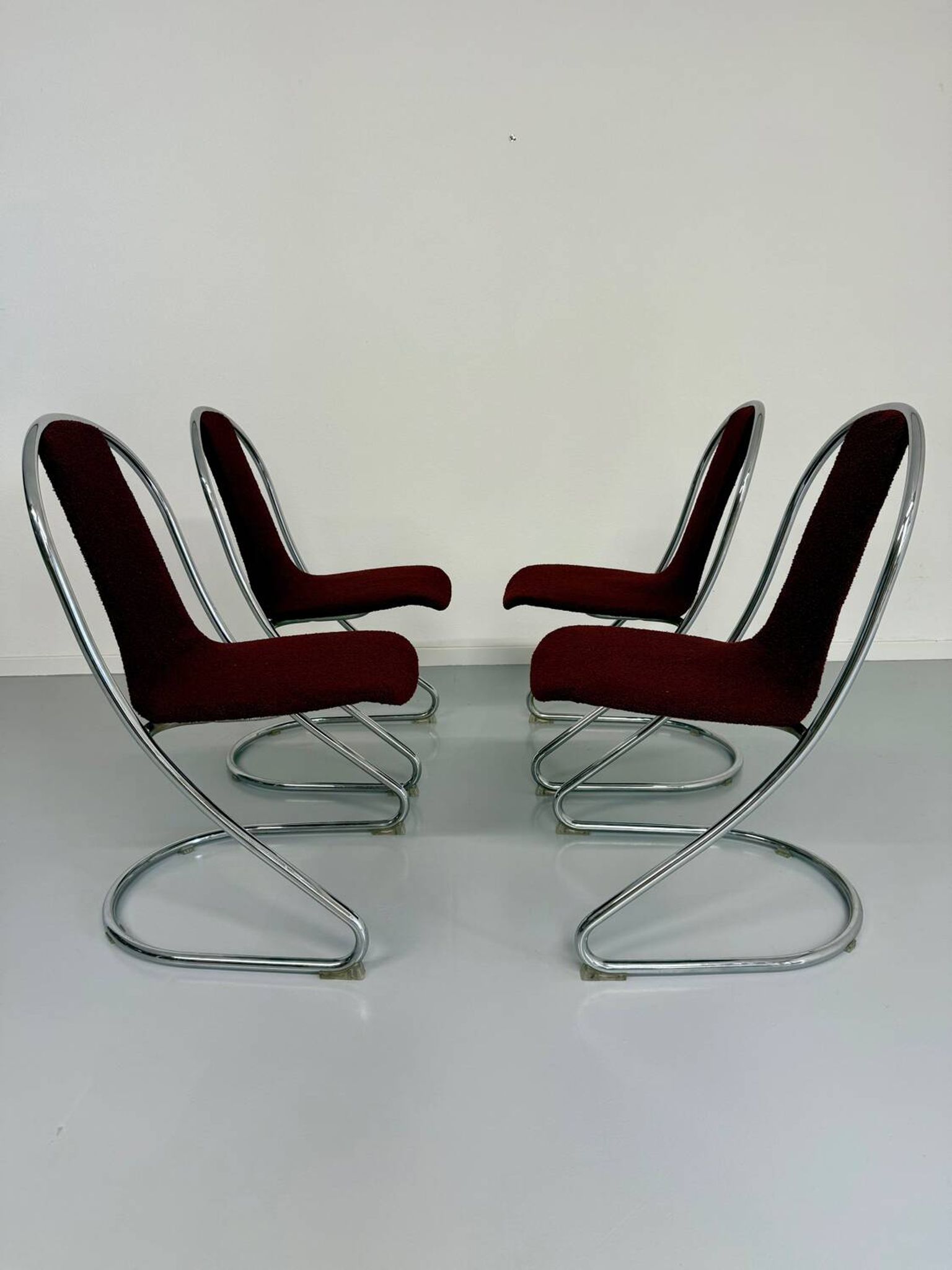 Set of 4 tubular chairs, Italian design, 70s vintage, Cantilever