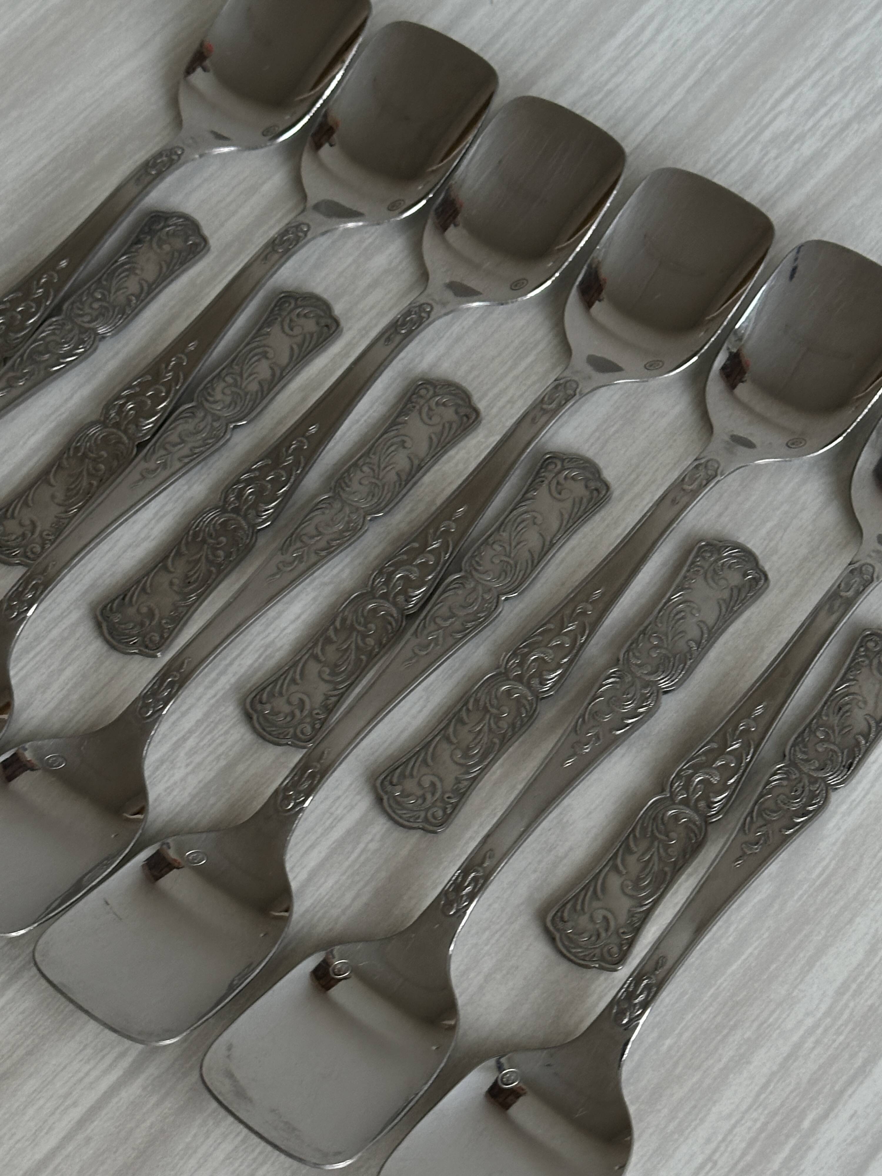 12 small dessert spoons