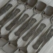 12 petites cuillères à dessert