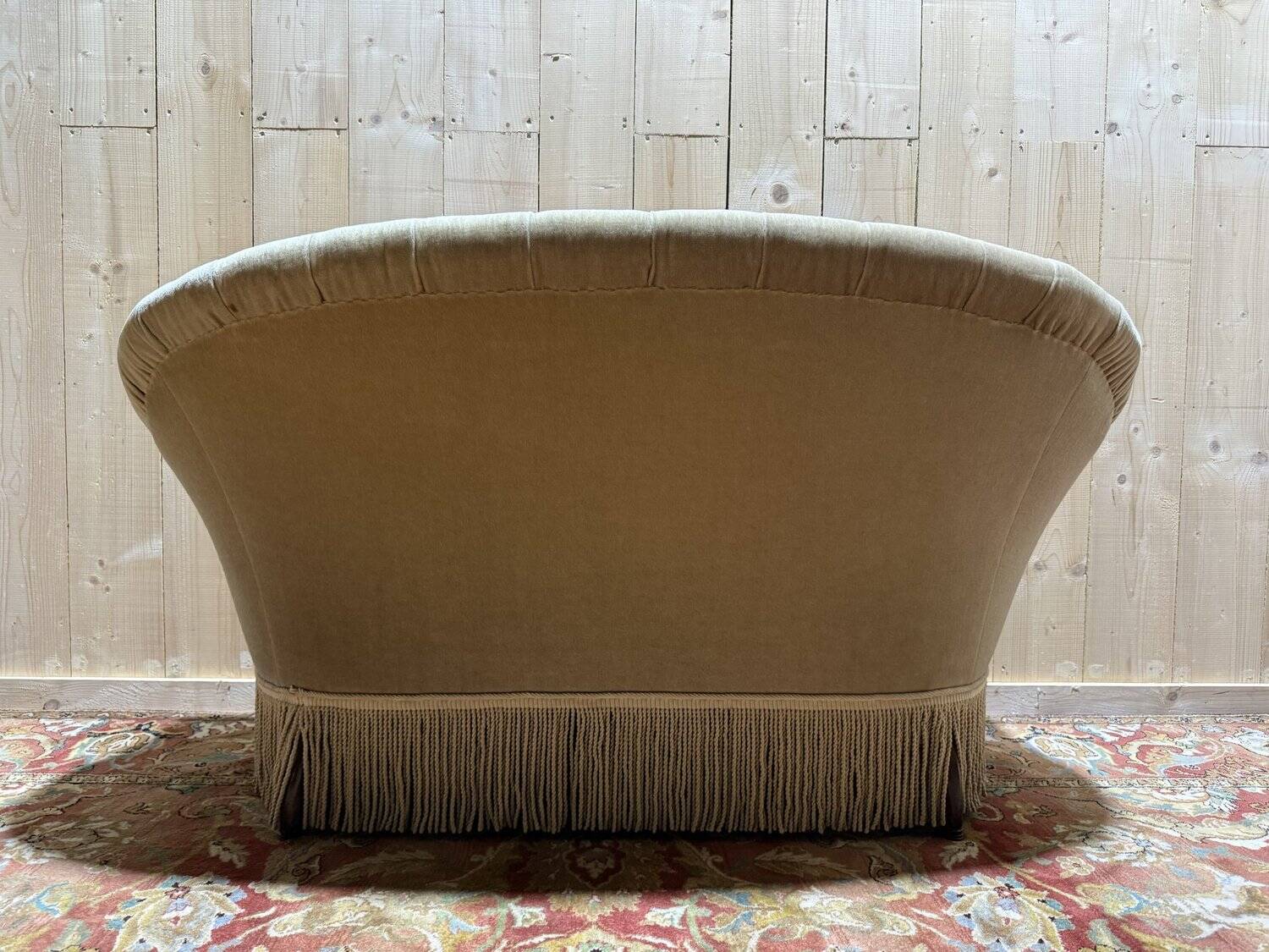 Napoleon III style toad canapé in velvet