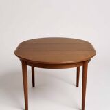Vintage Scandinavian extendable round table P. Jeppesens Møbelfabrik