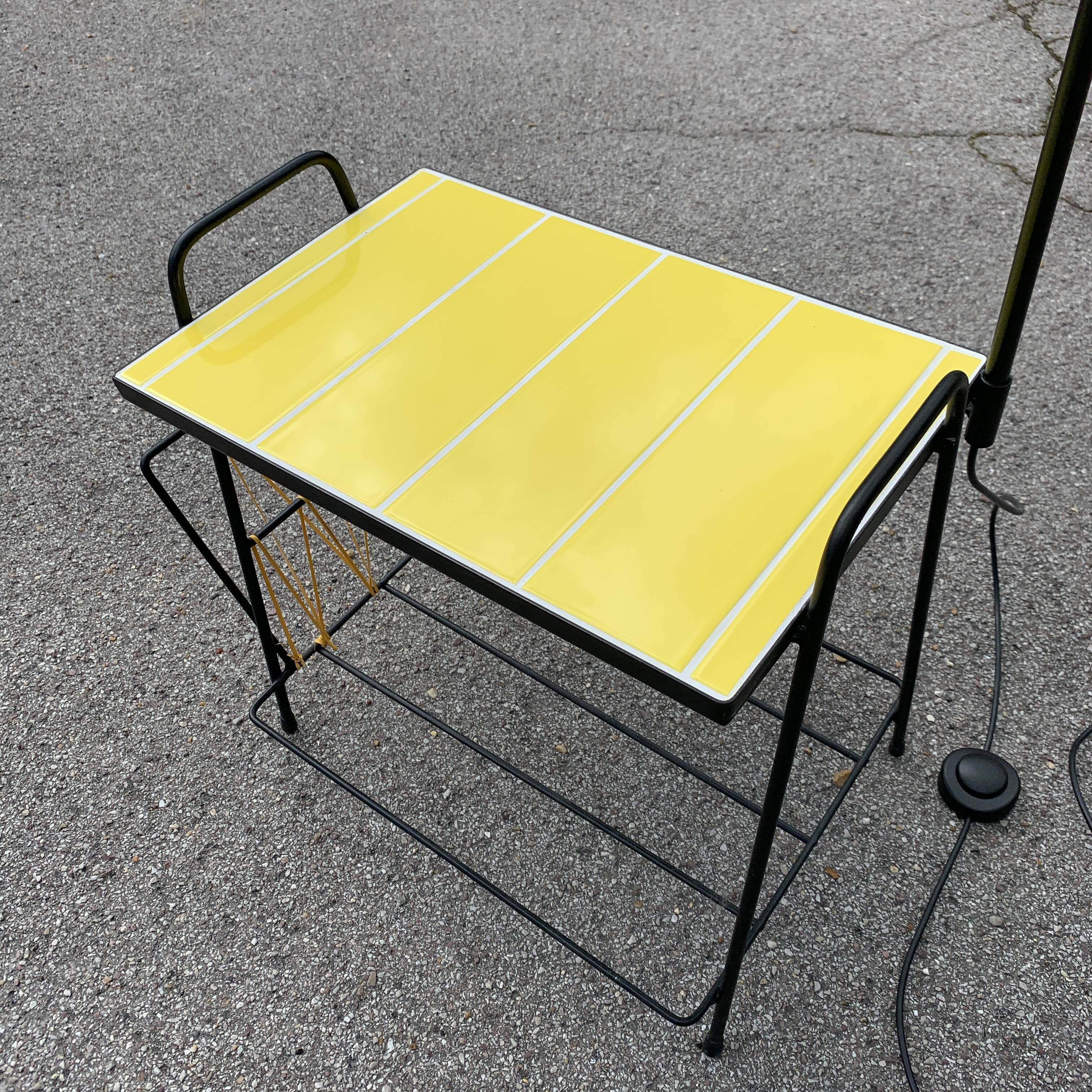 Reader lamp with tablet
