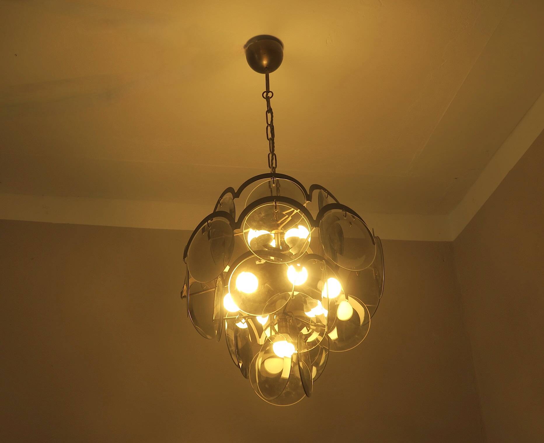 Vistosi chandelier with 28 faceted amber glass discs, Italy 1960s