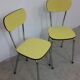Table et chaises en formica jaune
