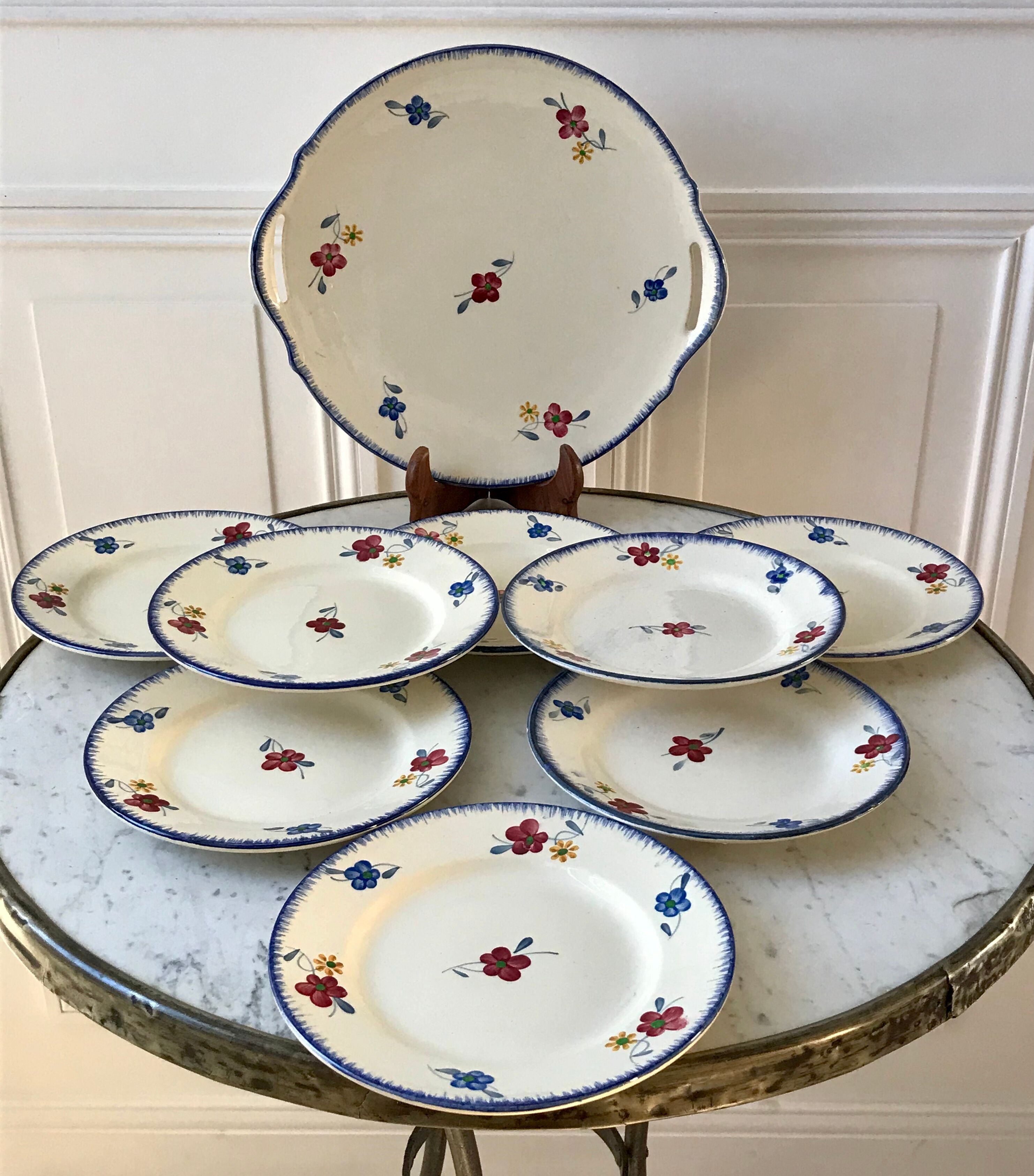 Cake consisting of a cake dish and 8 dessert plates Digoin Sarreguemi