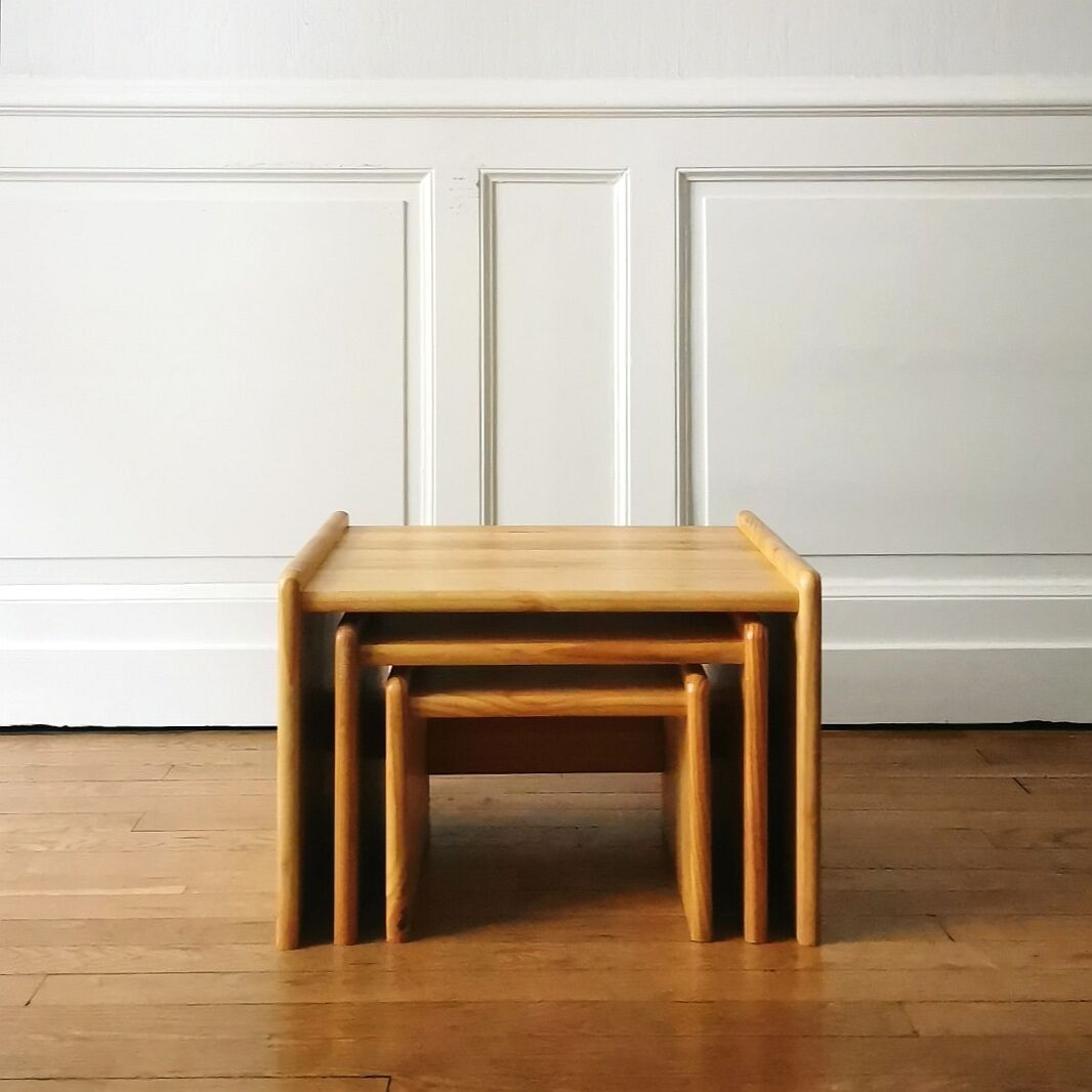 3 pine nesting tables