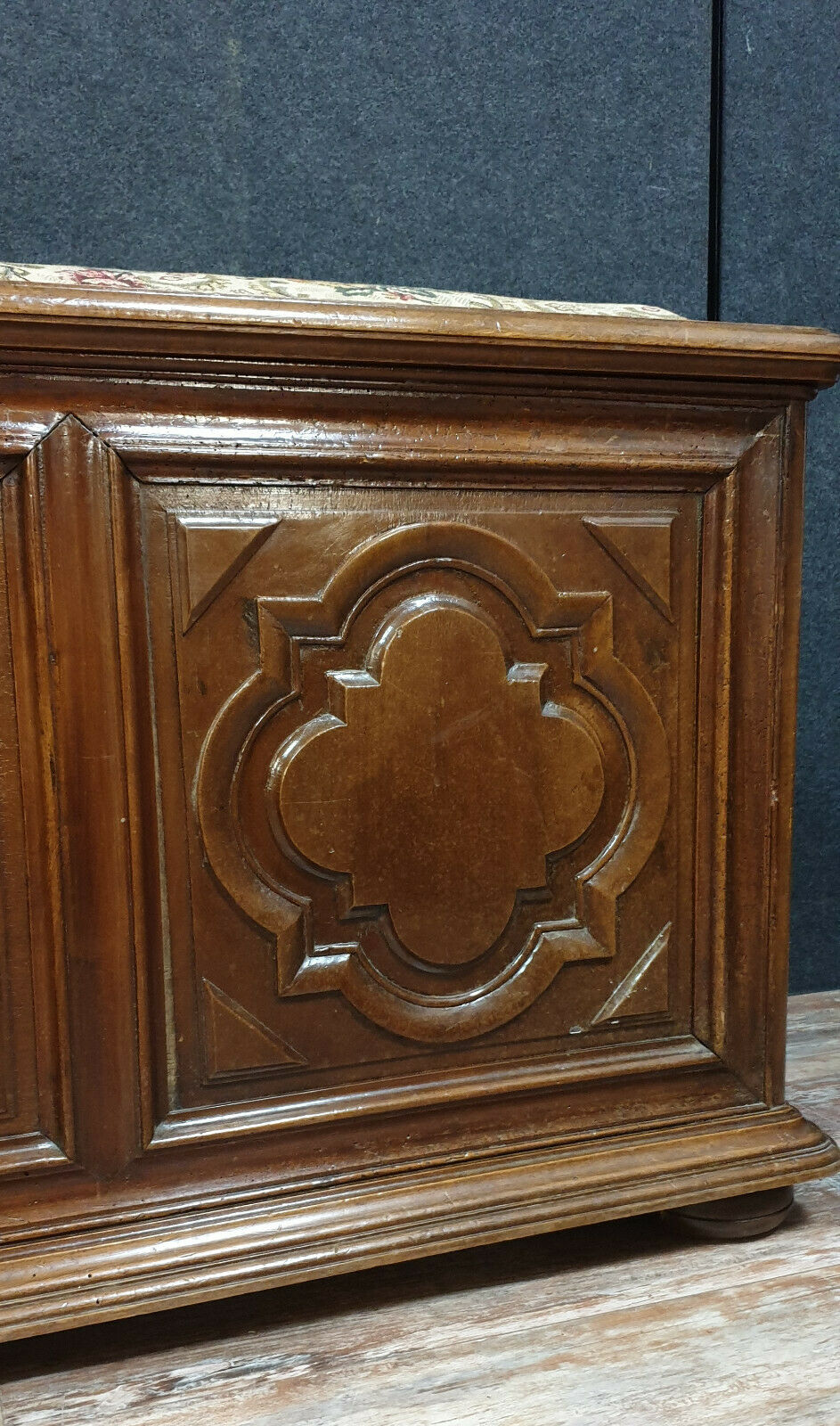 bench footboard louis XIII Bourguignon in solid walnut