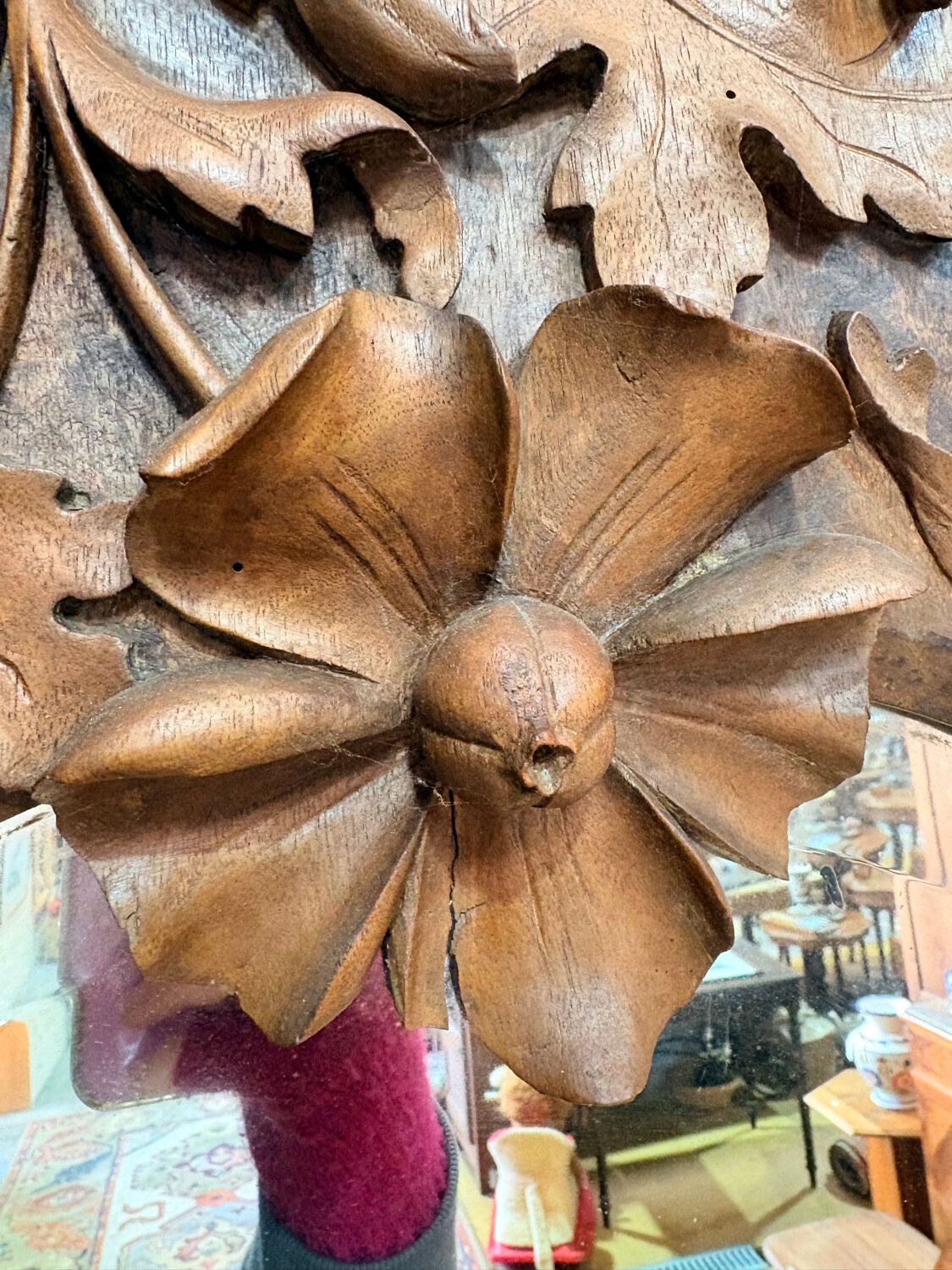 Grand porte-manteau Art Nouveau en bois sculpté – vers 1900