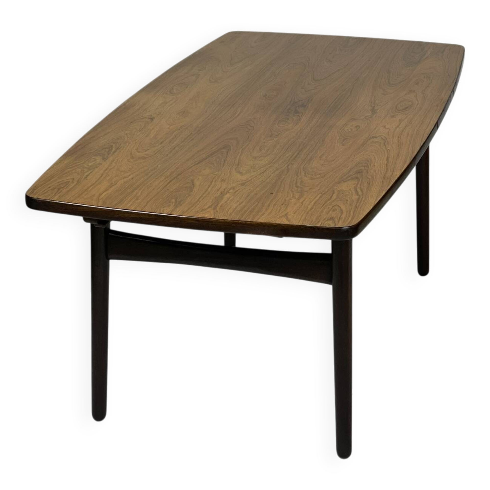 Table scandinave en palissandre par Henning Kjaernulf pour Bruno Hansen