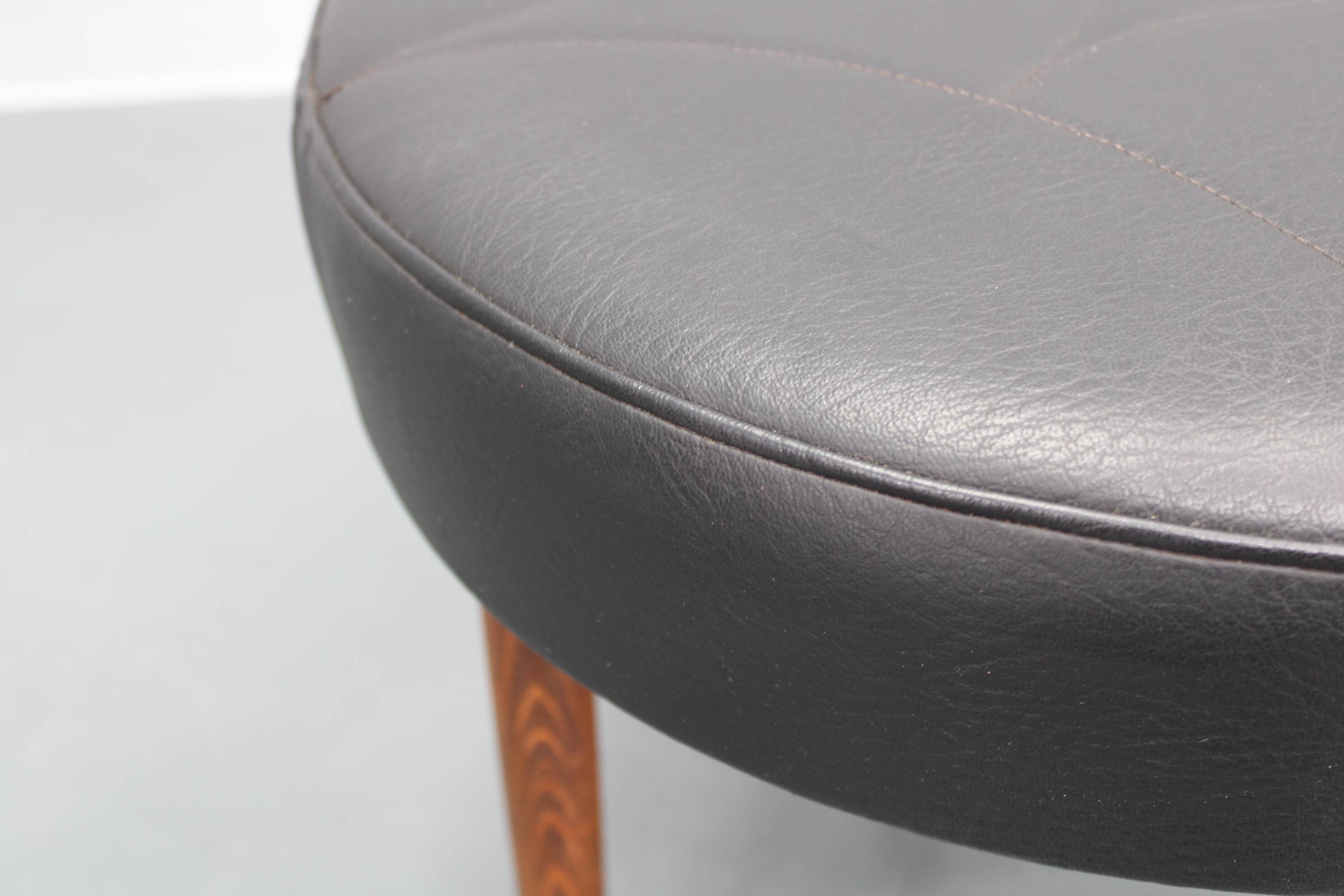 Tabouret danois en cuir des années 1960