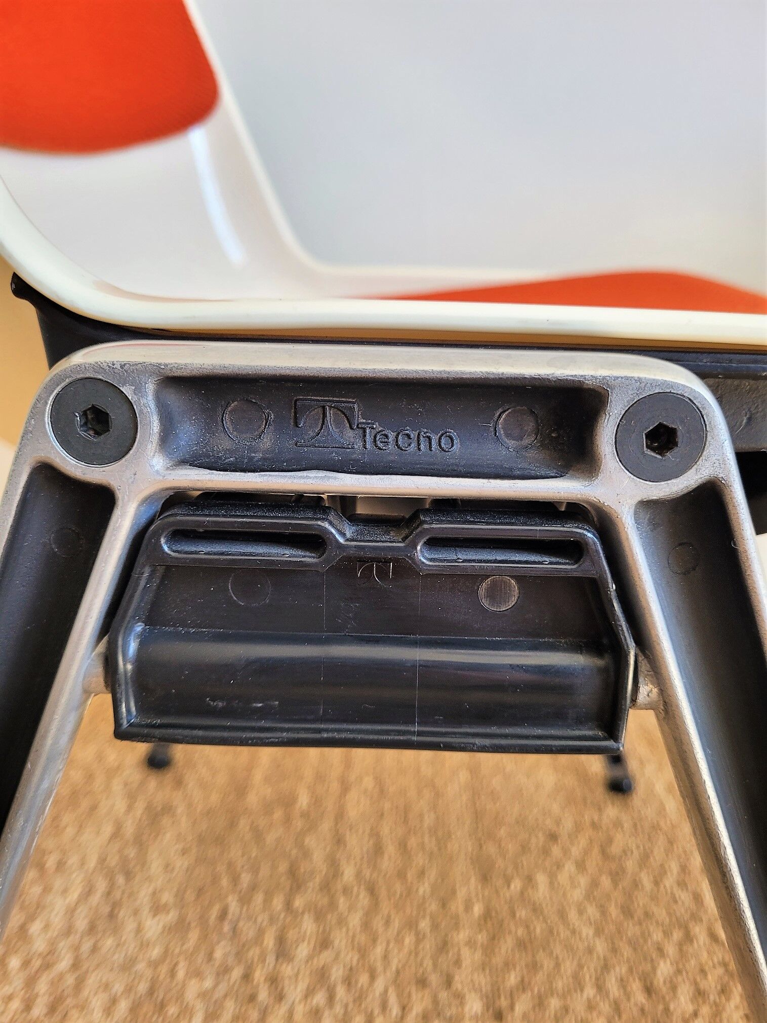 Vintage cjair Modus Tecno by Osvaldo Borsani 1970