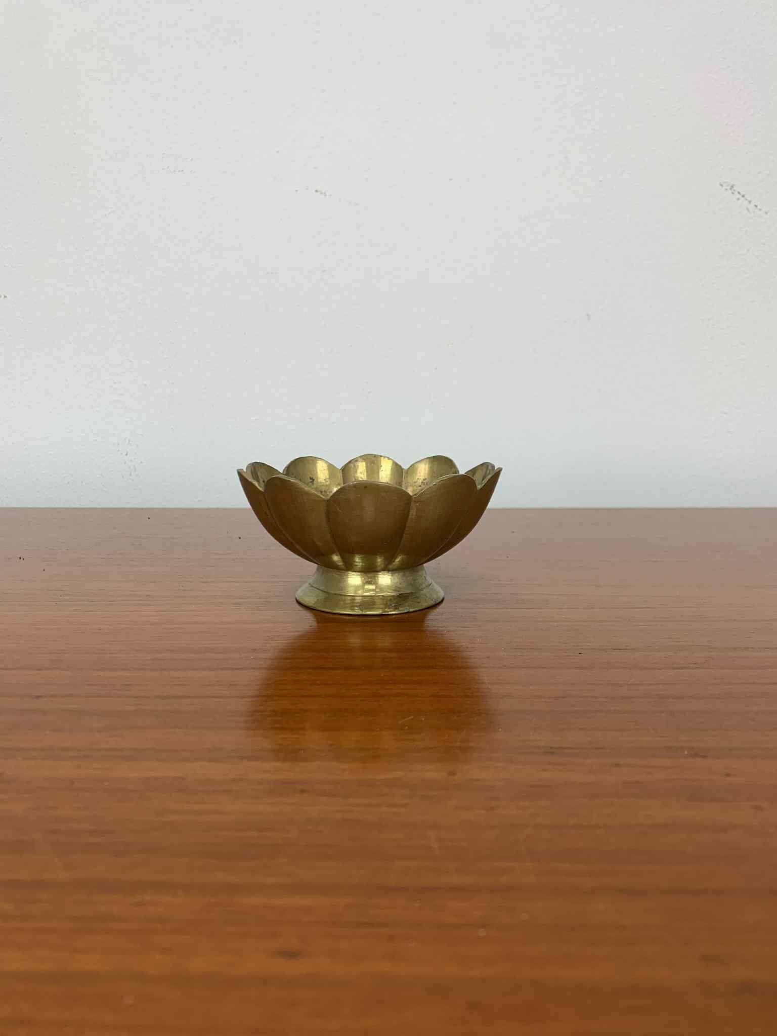 Vintage gold-plated brass flower emptier