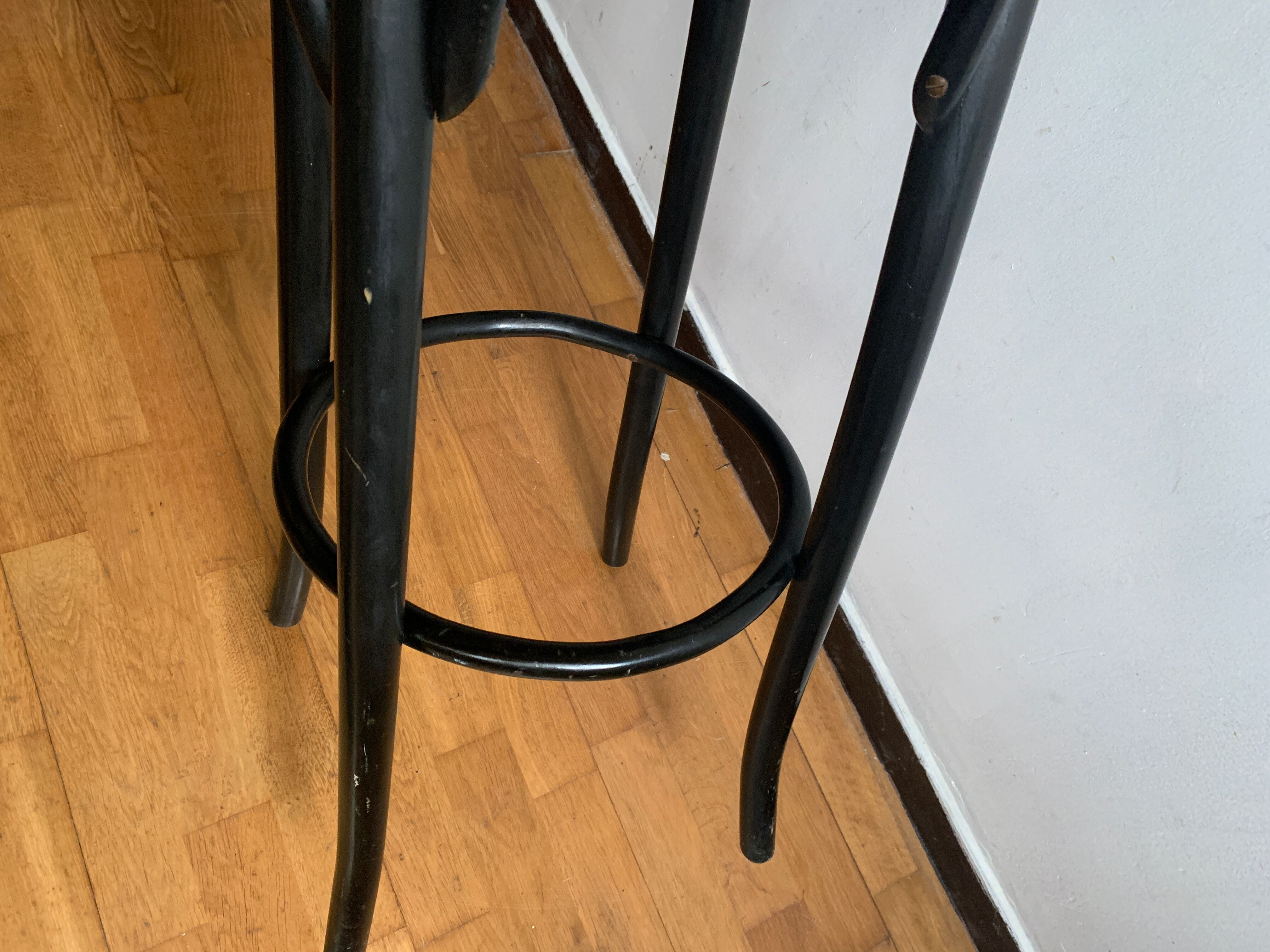Canna bar stool
