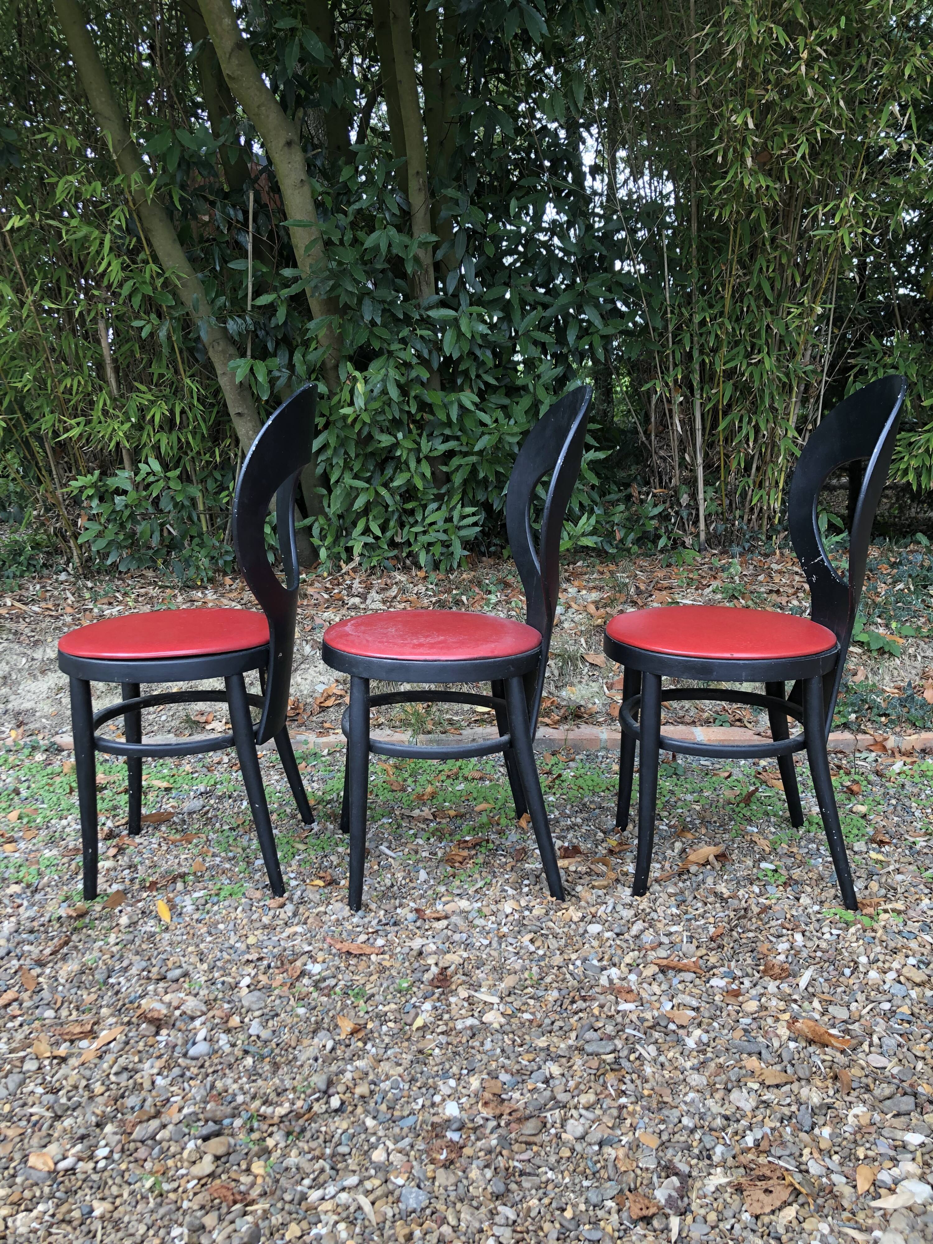 6 vintage Baumann seagull model chairs, black lacquered with red Skai seats.
