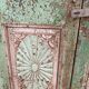 Armoire vitrée patinée verte