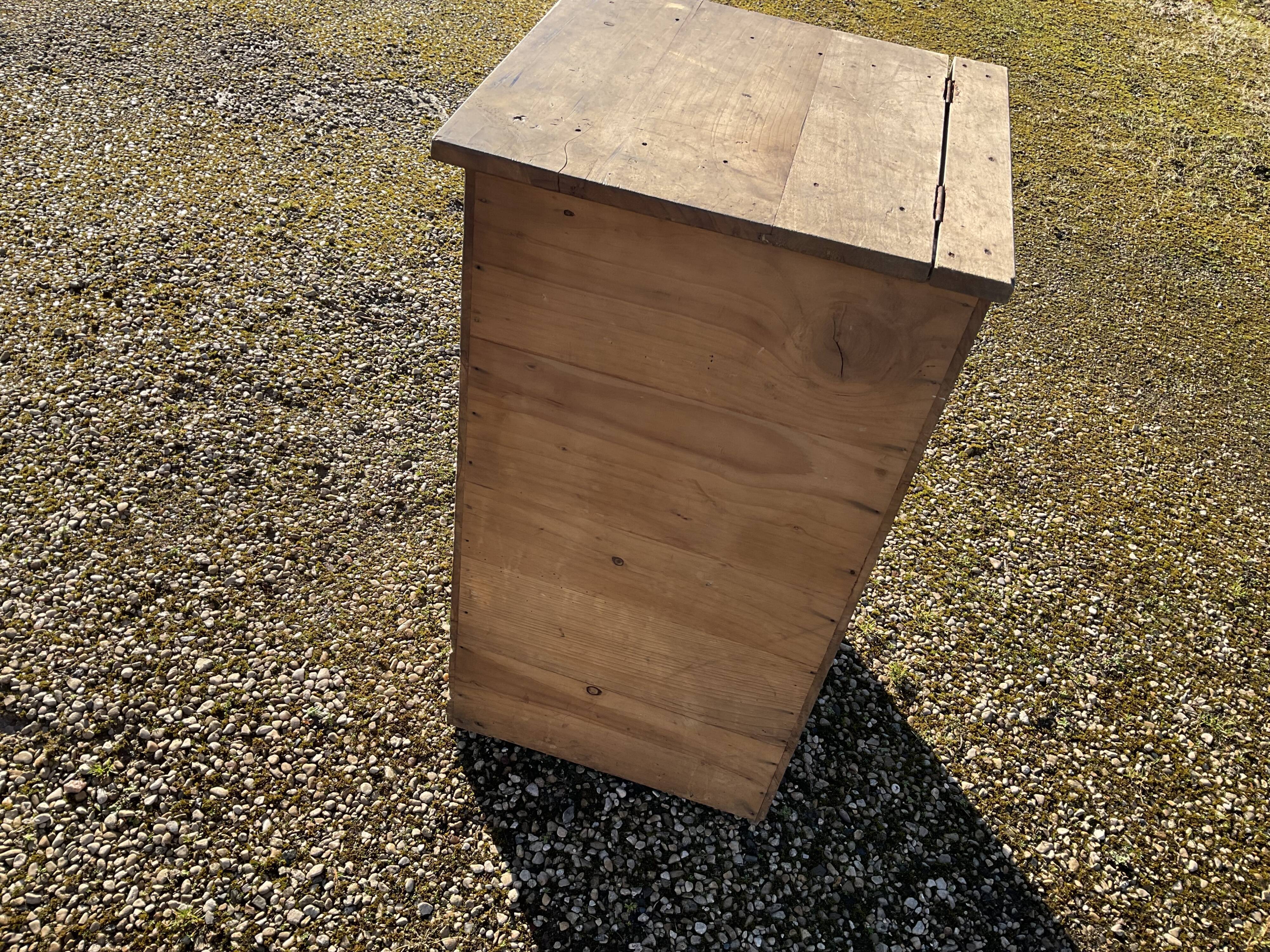 Storage cabinet