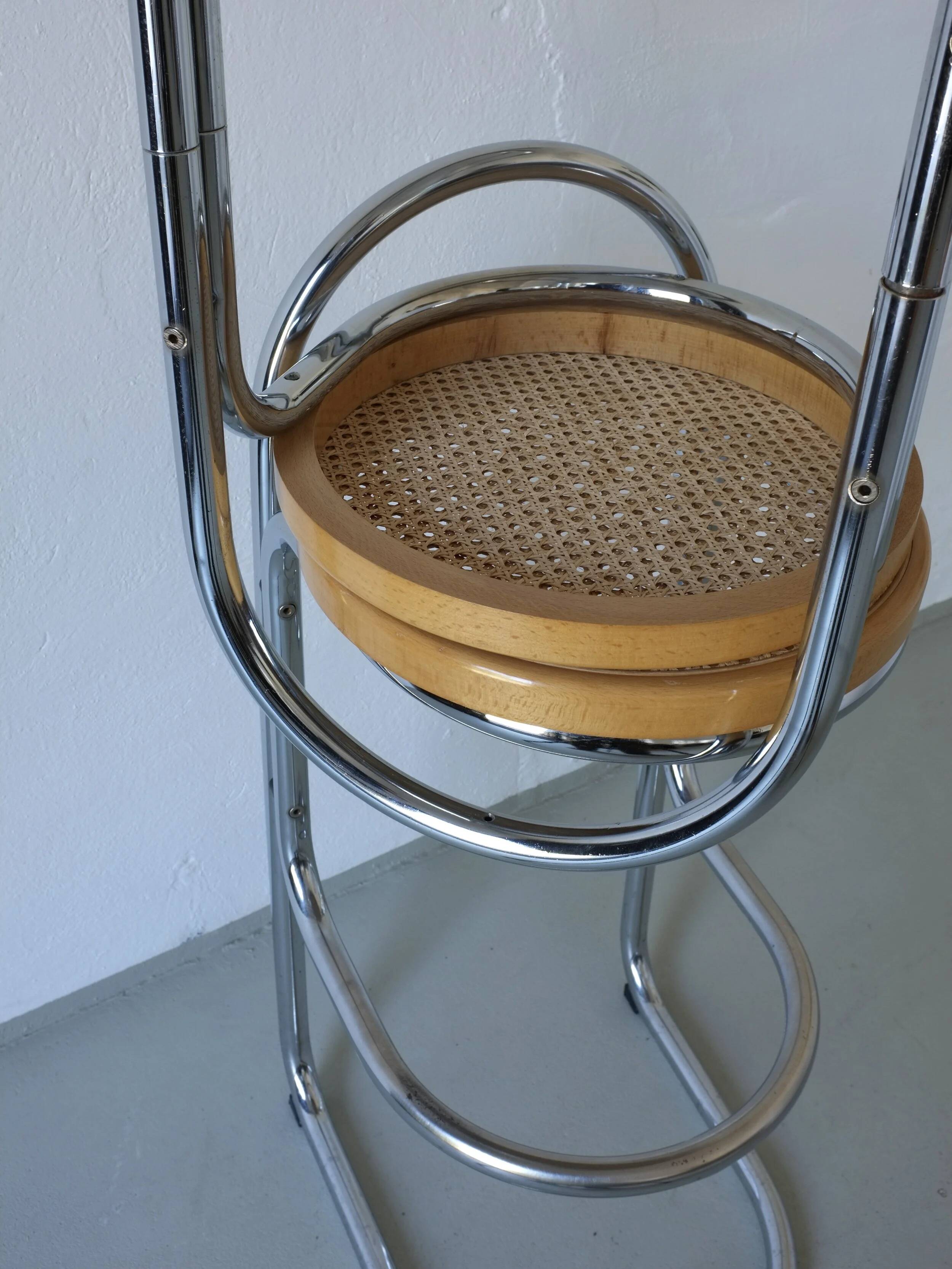 2 tabourets de bar tubulaires chromés et en rotin | Années 1970