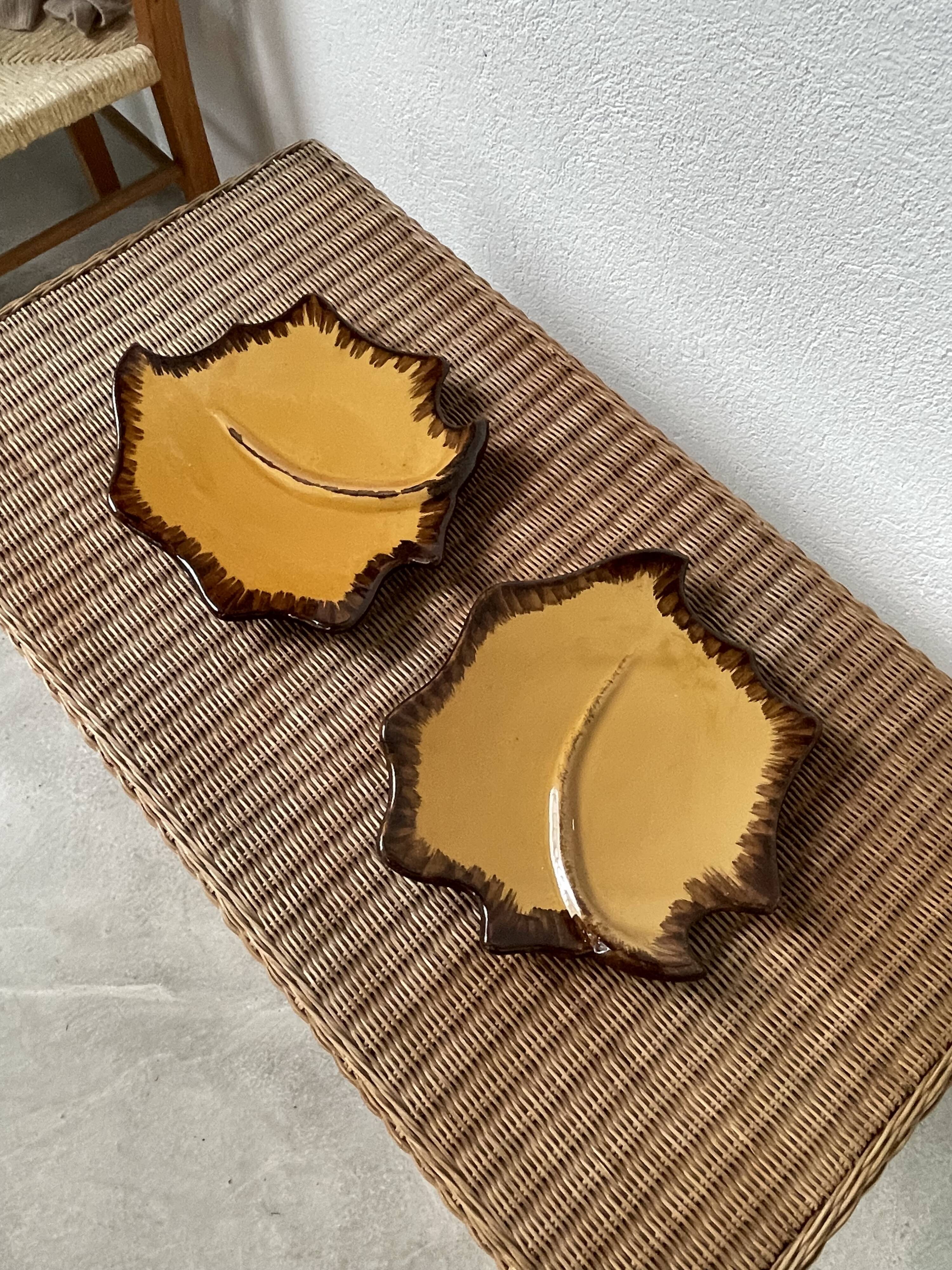 2 assiettes « feuille » céramique jaune