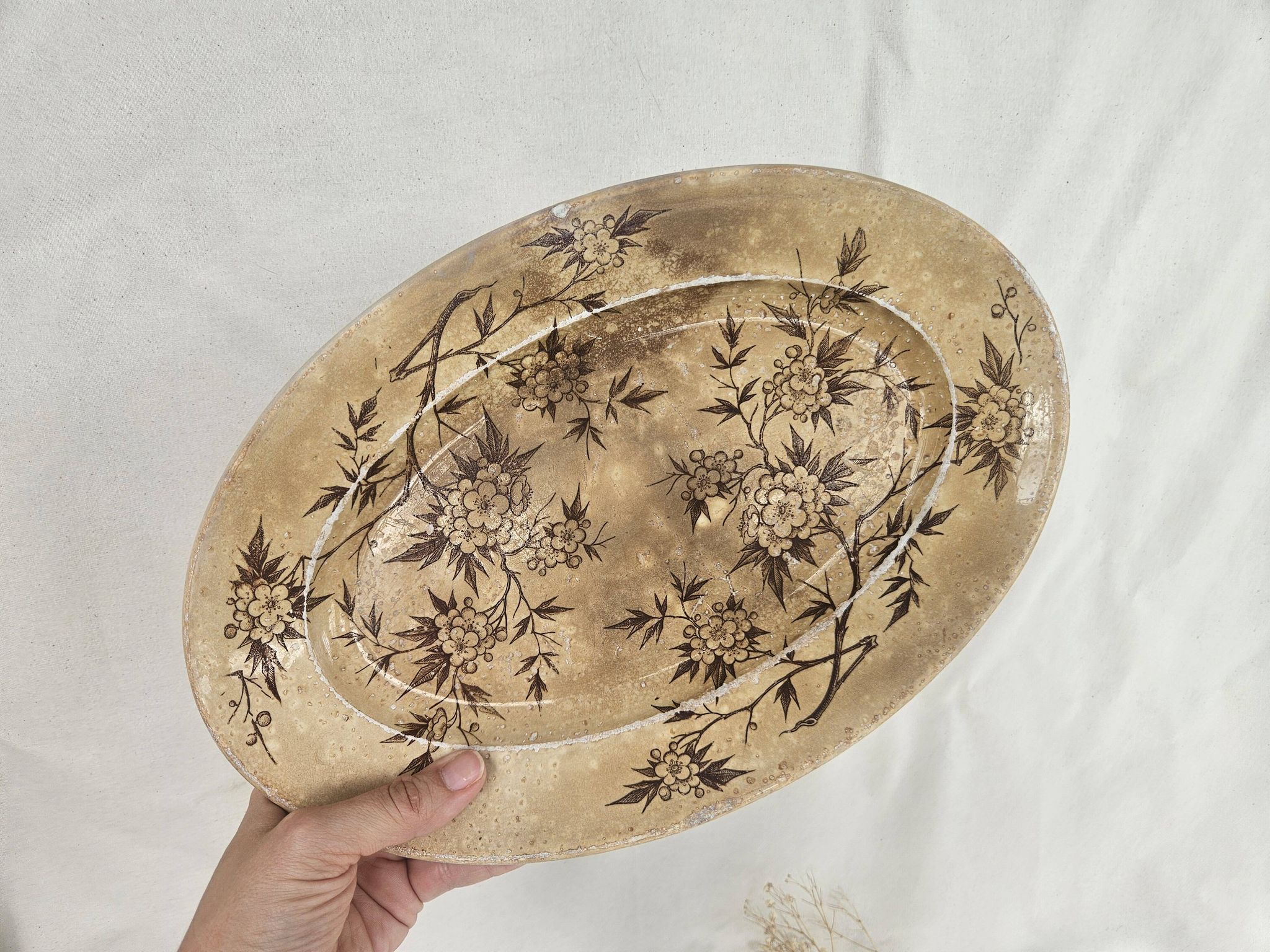 Old earthenware dish from Grigny