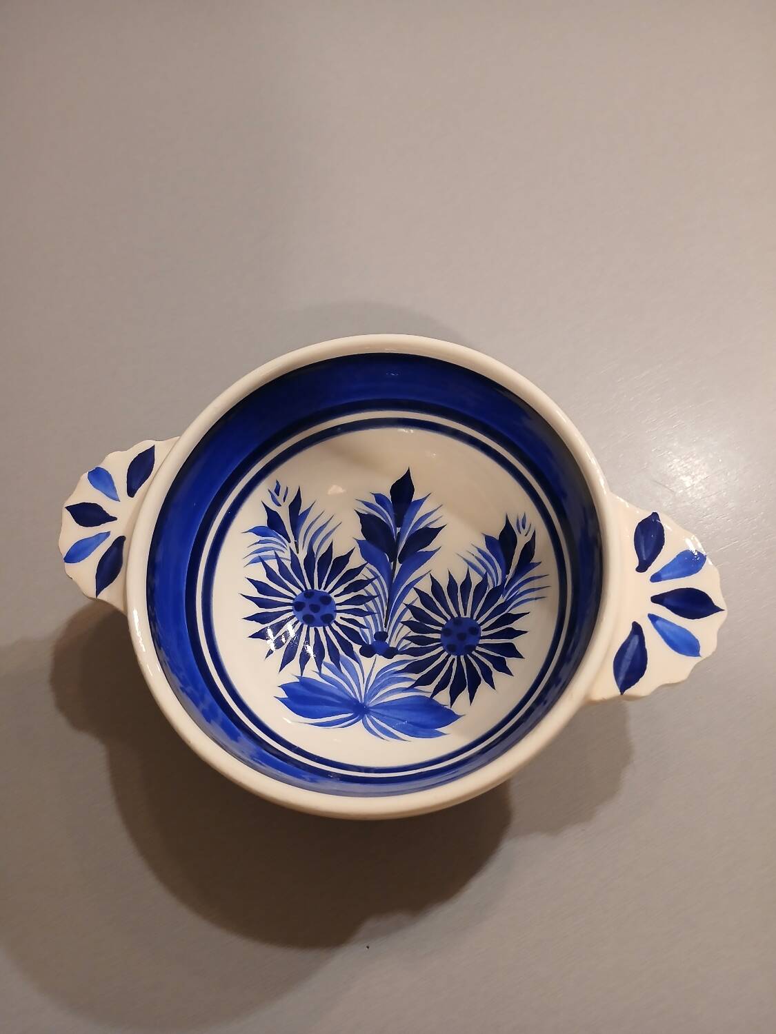 Antique art earthenware ear bowl