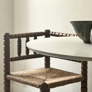 Chaise paillée d'angle "coin de feu" en bois tourné et perlé