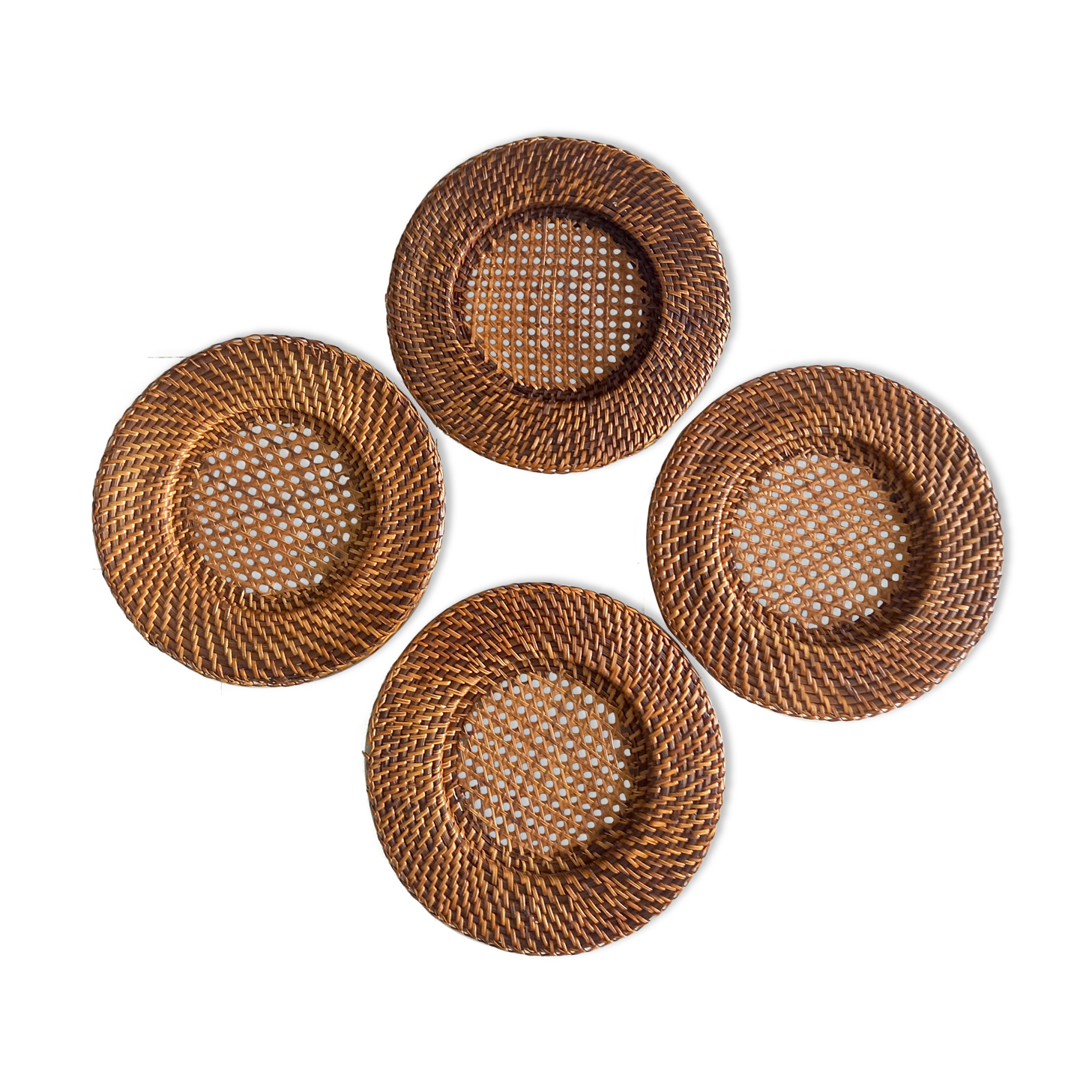 4 undersides for presentation in canna rattan and braided table set