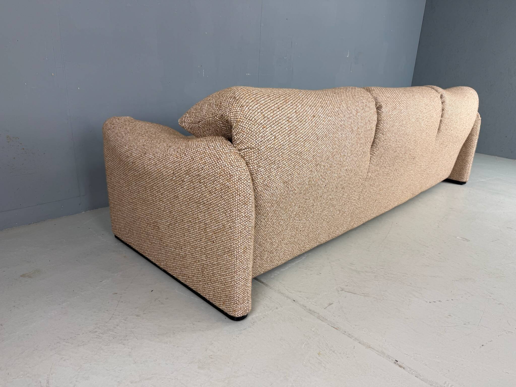 Vico Magistretti "Maralunga" 3-seater re-upholstered full wool sofa for Cassina