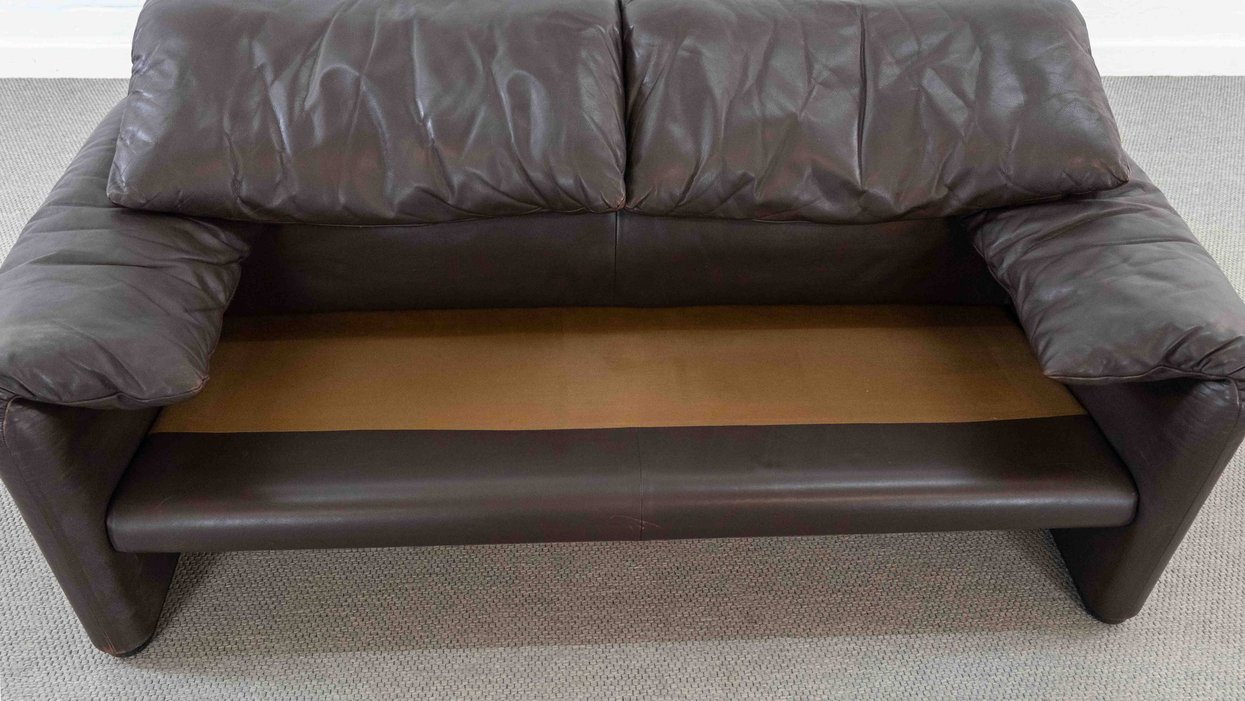 Brown leather 2-seater sofa Cassina Maralunga by Vico Magistretti