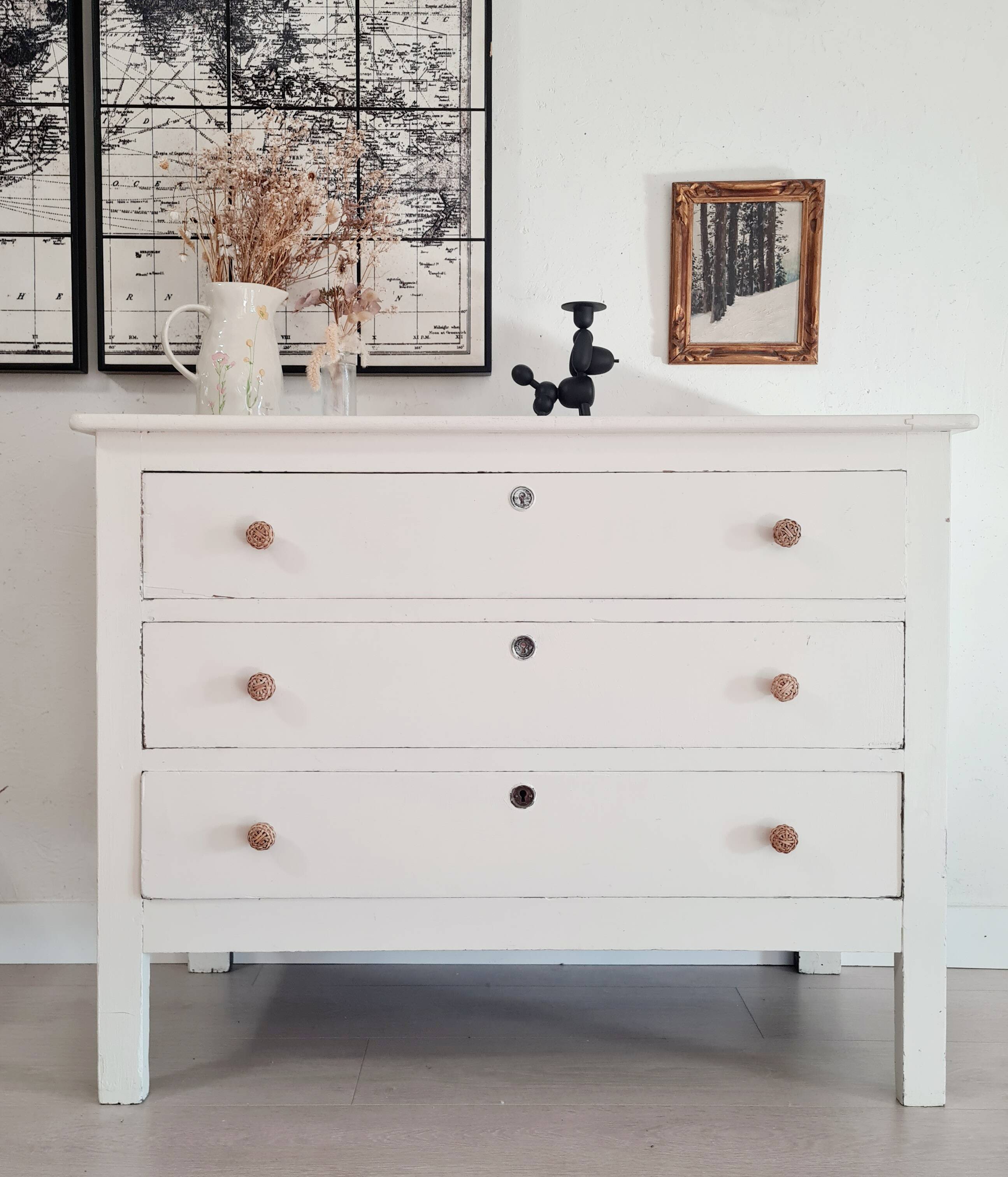 Old white wooden chest of drawers