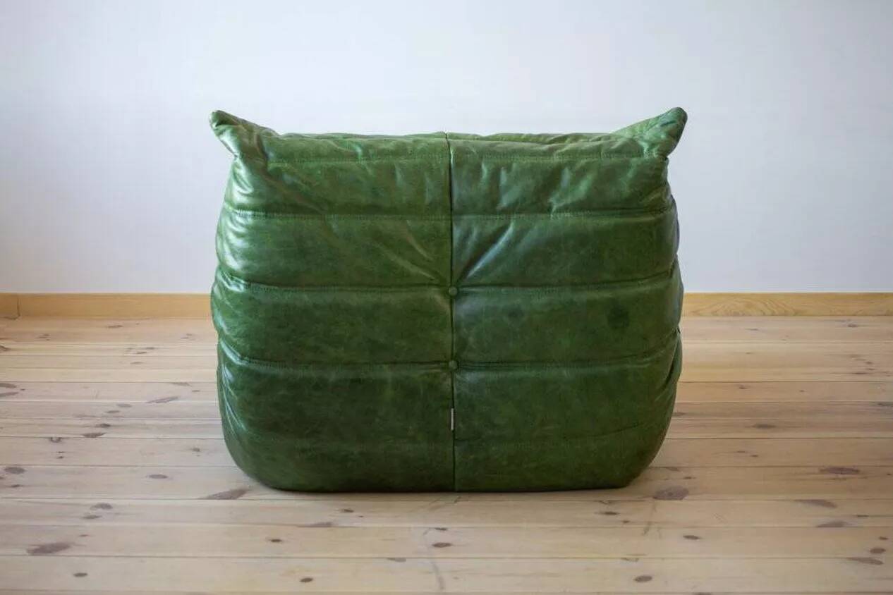 Fauteuil lounge Togo en cuir vert Dubaï par Michel Ducaroy pour Ligne Roset