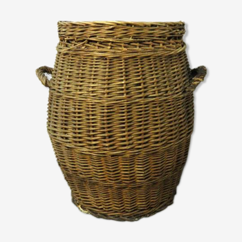 Clothes basket braided in wicker, vintage