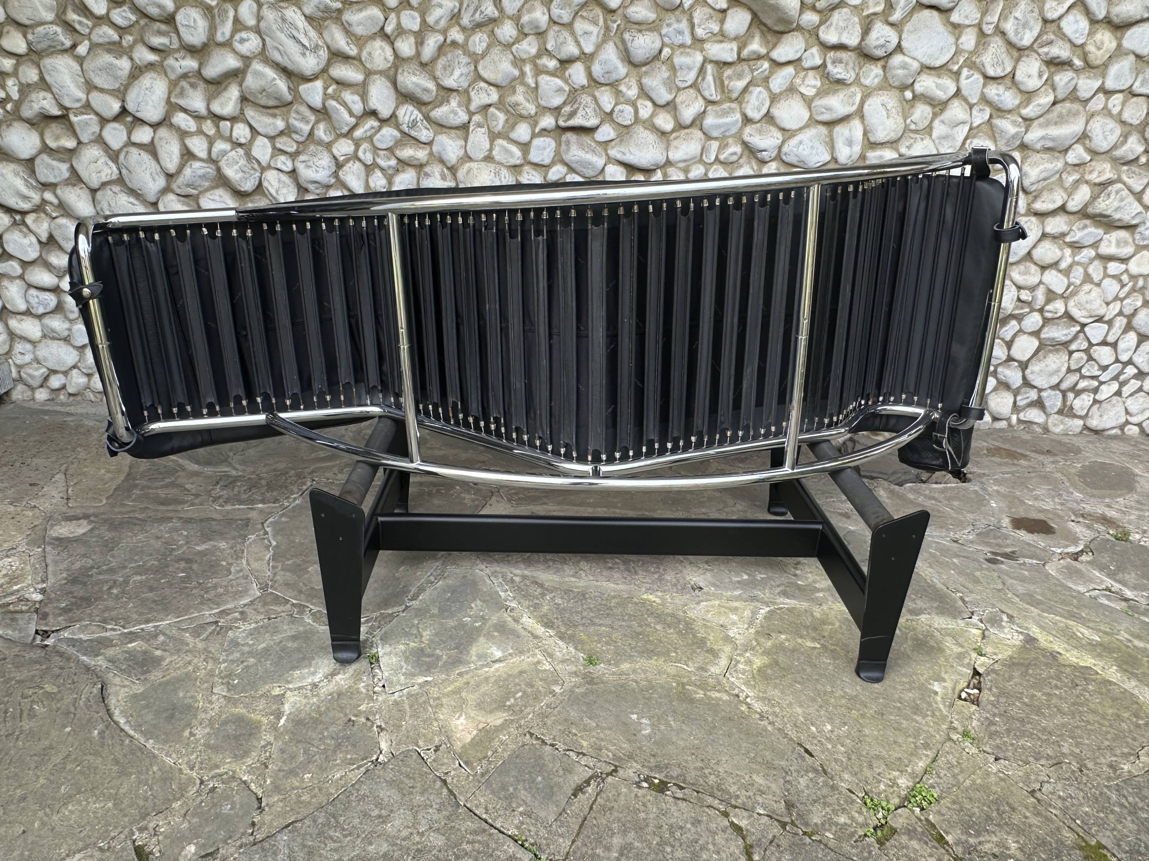 LC4 chaise longue no. 1382 Le Corbusier, Jeanneret & Perriand Cassina, 1960
