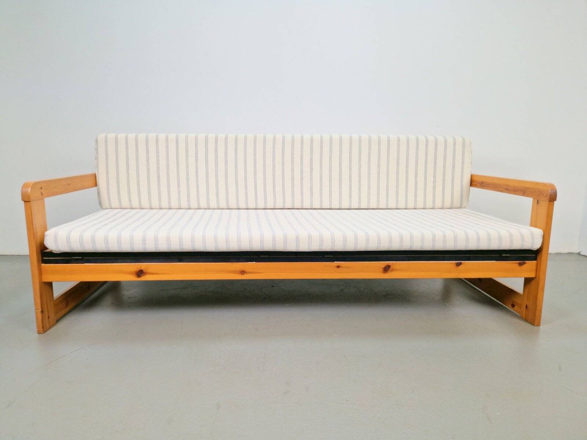 Scandinavian Modern Pine Daybed, 1970s