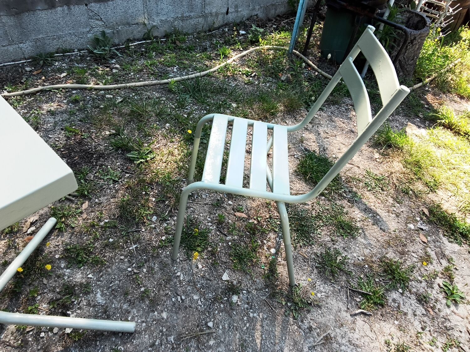 Green bistro ensemble