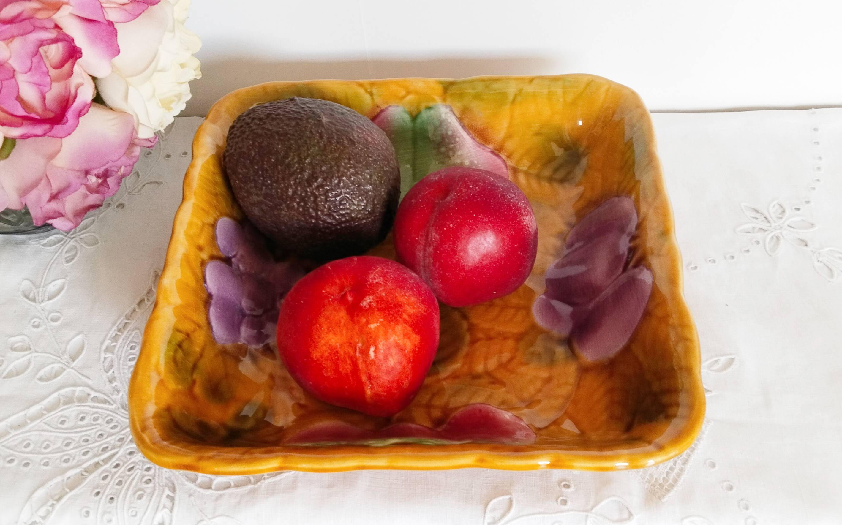 Fruit dish in slip, Sarreguemines earthenware