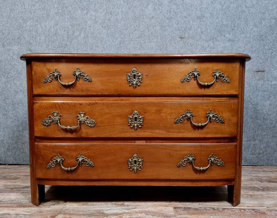 Louis XIV period arched chest of drawers in walnut circa 1720