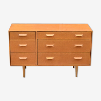 Chest of drawers in oak by Stag